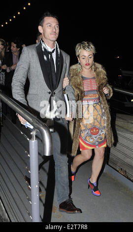 Die BRIT Awards 2013 - Warner Brothers-Party statt, bei dem Savoy Parlour Zimmer - Anreise mit: Luke Evans, Jamie Winstone Where: London, Vereinigtes Königreich bei: 20. Februar 2013 Stockfoto