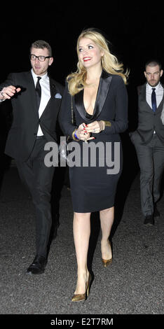 Die BRIT Awards 2013 - Warner Brothers-Party statt, bei dem Savoy Parlour Zimmer - Anreise mit: Holly Willoughby wo: London, Vereinigtes Königreich bei: 20. Februar 2013 Stockfoto