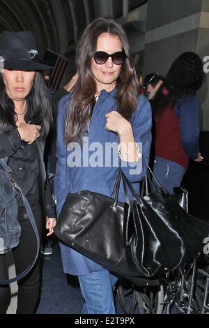 Katie Holmes kommt am LAX Flughafen Featuring: Katie Holmes wo: Los Angeles, California, Vereinigte Staaten von Amerika bei: 21. Februar 2013 Stockfoto