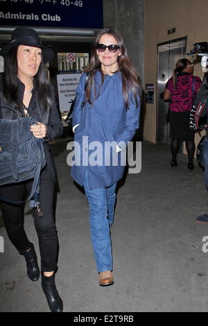 Katie Holmes kommt am LAX Flughafen Featuring: Katie Holmes wo: Los Angeles, California, Vereinigte Staaten von Amerika bei: 21. Februar 2013 Stockfoto