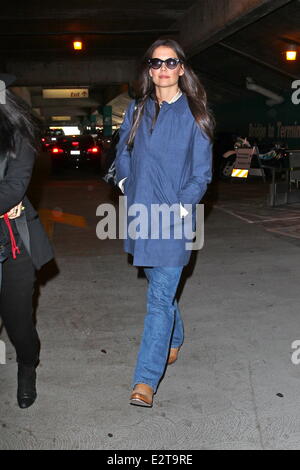 Katie Holmes kommt am LAX Flughafen Featuring: Katie Holmes wo: Los Angeles, California, Vereinigte Staaten von Amerika bei: 21. Februar 2013 Stockfoto