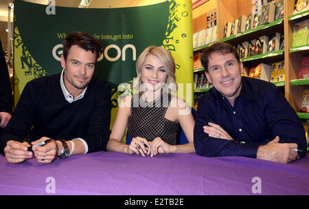 Autor von "Sicherer Hafen", Nicolas Sparks und Co-Stars in dem Film mit dem gleichen Namen, Josh Duhamel und Julianne Hough besuchen eine Signierstunde anlässlich ründe Featuring: Nicolas Sparks, Josh Duhamel, Julianne Hough wo: Dublin, Irland: 22. Februar 2013 Stockfoto