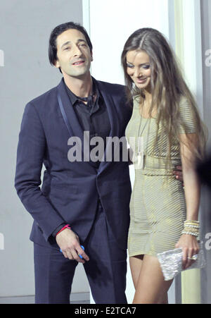 Tom Ford-cocktail-Party zur Unterstützung der Project Angel Food - Ankünfte Featuring: Adrien Brody, Elsa Pataky Where: Los Angeles, California, Vereinigte Staaten von Amerika bei: 21. Februar 2013 Stockfoto