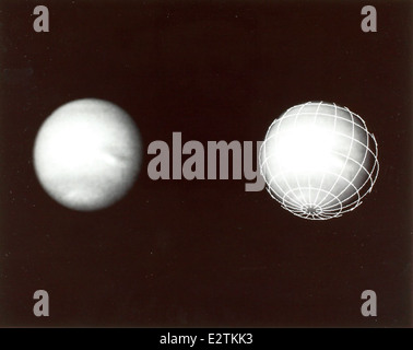 Voyager 2, 1977 gestartet, ist eine Raumsonde, die unschätzbare Daten über unser Sonnensystem und darüber hinaus liefert. Es ist das zweite Raumschiff, das in den interstellaren Raum reist und seine Mission nach mehr als 40 Jahren fortsetzt. Stockfoto