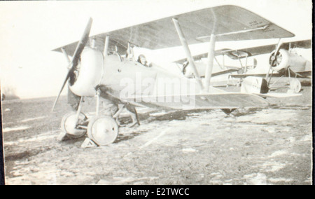 Dieses Bild aus der Serie AL-90 zeigt Flugzeuge der 96th Aero Squadron während des Ersten Weltkriegs. Das Geschwader spielte eine entscheidende Rolle bei Luftkampf- und Aufklärungsoperationen. Stockfoto