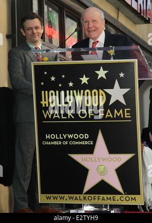 Die späten Richard Burton wird mit einem Hollywood-Star auf der Hollywood Walk of Fame mit geehrt: Michael Sheen, Herrn David Row Stockfoto