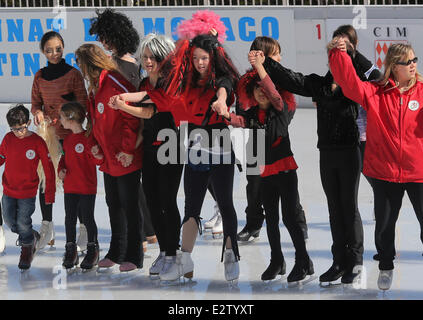 Prinzessin Alexandra von Hannover beteiligt sich an einem skating Turnier in der sie Tanzbewegungen, bekannt geworden durch Michael Jacksons "Thriller" und PSYs 'Gangnam Style' repliziert. Alexandra belegte den 2. Platz.  Mitwirkende: Prinzessin Alexandra Where: Monaco, Mo Stockfoto