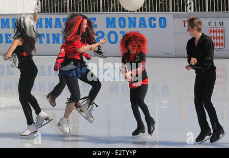 Prinzessin Alexandra von Hannover beteiligt sich an einem skating Turnier in der sie Tanzbewegungen, bekannt geworden durch Michael Jacksons "Thriller" und PSYs 'Gangnam Style' repliziert. Alexandra belegte den 2. Platz.  Mitwirkende: Prinzessin Alexandra Where: Monaco, Mo Stockfoto