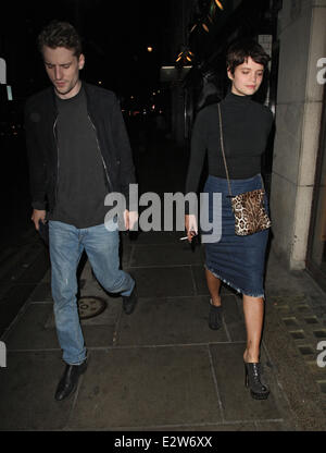 Pixie Geldof verlässt den Groucho Club mit ihrem Freund George Barnett Where: London wenn: 5. März 2013 Stockfoto