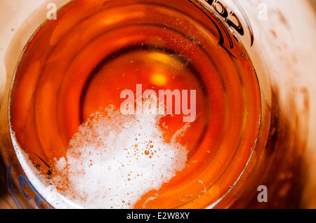 Detail der frisches Bier mit Tropfen für Hintergrund Stockfoto