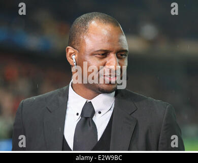 Promi-Gäste während der UEFA-Champions-League-match zwischen Paris Saint-Germain und Valencia im Parc des Princes Featuring: Patrick Vieira Where: Paris, Parc des Princes, Frankreich bei: 6. März 2013 ** nicht zur Veröffentlichung in Frankreich, Niederlande, Belgien, Spanien und Italien zur Verfügung. Für den Rest der Welt * Stockfoto