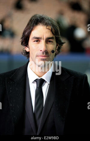 Promi-Gäste während der UEFA-Champions-League-match zwischen Paris Saint-Germain und Valencia im Parc des Princes Featuring: Robert Pires wo: Paris, Parc des Princes, Frankreich bei: 6. März 2013 ** nicht zur Veröffentlichung in Frankreich, Niederlande, Belgien, Spanien und Italien zur Verfügung. Für den Rest der Welt * Stockfoto