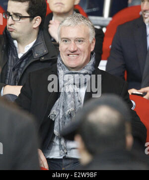 Promi-Gäste während der UEFA-Champions-League-match zwischen Paris Saint-Germain und Valencia im Parc des Princes Featuring: Didier Deschamps Where: Paris, Parc des Princes, Frankreich bei: 6. März 2013 ** nicht zur Veröffentlichung in Frankreich, Niederlande, Belgien, Spanien und Italien zur Verfügung. Für den Rest der Welt * Stockfoto