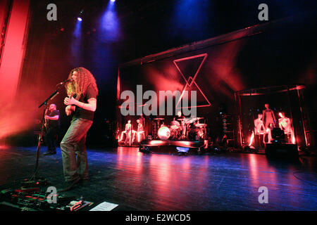 Coheed und Cambria Durchführung Leben im Fillmore Miami Beach am Jackie Gleason Theater auf Miami Beach mit: Claudio Sanchez Where: Miami, Florida, USA bei: 8. März 2013 Stockfoto