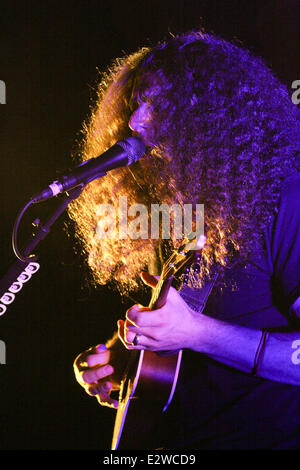 Coheed und Cambria Durchführung Leben im Fillmore Miami Beach am Jackie Gleason Theater auf Miami Beach mit: Claudio Sanchez Where: Miami, Florida, USA bei: 8. März 2013 Stockfoto