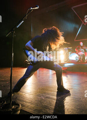 Coheed und Cambria Durchführung Leben im Fillmore Miami Beach am Jackie Gleason Theater auf Miami Beach mit: Claudio Sanchez Where: Miami, Florida, USA bei: 8. März 2013 Stockfoto