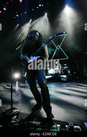 Coheed und Cambria Durchführung Leben im Fillmore Miami Beach am Jackie Gleason Theater auf Miami Beach mit: Claudio Sanchez Where: Miami, Florida, USA bei: 8. März 2013 Stockfoto