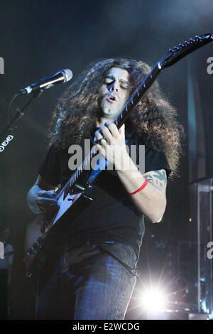 Coheed und Cambria Durchführung Leben im Fillmore Miami Beach am Jackie Gleason Theater auf Miami Beach mit: Claudio Sanchez Where: Miami, Florida, USA bei: 8. März 2013 Stockfoto