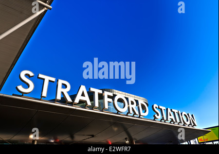 Bahnhof Stratford entfernt ist eine große mehrstufige Bahnhof in Stratford Stockfoto