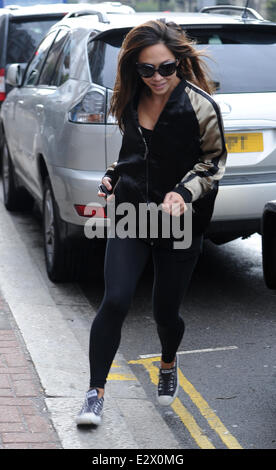 Myleene Klass nimmt ihre Tochter Ava mit in die Schule: Myleene Klass wo: London, Vereinigtes Königreich bei: 18. März 2013 Stockfoto