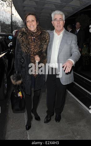 Prominente verlassen einer Veranstaltung im The Dorchester Hotel Featuring statt: Jo Westwood, Max Clifford Where: London, Vereinigtes Königreich bei: 19. März 2013 Stockfoto