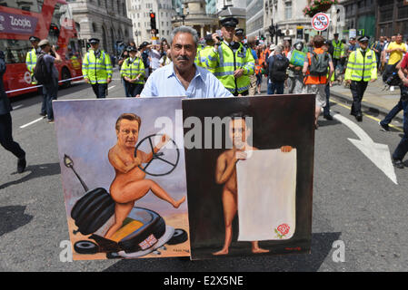 Oxford Circus, London, UK. 21. Juni 2014. Politischer Künstler Kaya Mar auf dem Marsch gegen Sparmaßnahmen in London Credit: Matthew Chattle/Alamy Live News Stockfoto