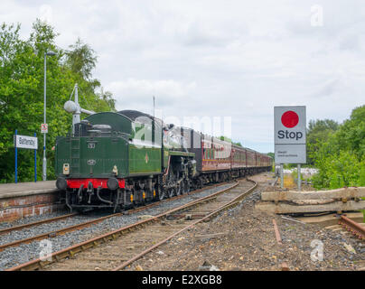 Battersby Junction, North Yorkshire, UK. 21. Juni 2014. Heute ist der 60. Jahrestag der Schließung des Abschnitts der Stockton – Whitby Bahnhof der Linie Heritage North Yorkshire Moors Railway Sonderzüge zwischen Whitby und Battersby Junction in North Yorkshire.  Es war die Absicht, dem Zug von einer LNER Klasse B1 Loco schleppen desselben Typs, die den letzten Zug von Stockton nach Whitby geschleppt worden.  An der Veranstaltung aus Gründen technischer eine Ex-British Railways Standardklasse 5MTsteam Lok nicht. Bildnachweis: Peter Jordan NE/Alamy Live-Nachrichten Stockfoto