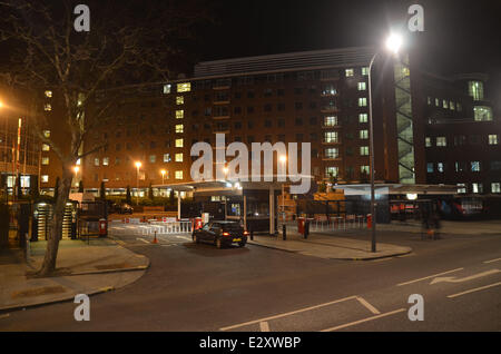 Letzte Nacht der BBC BBC Television Centre in White City nach 53 Jahren des Rundfunks von der Website zu besitzen. Es war Heimat von Shows wie Doctor Who und Strictly Come Dancing. Die Eigenschaft wird in Wohnungen, ein Hotel, ein Kino, Restaurants, Cafés und einen Health Club verwandelt.  Mitwirkende: Atmosphäre wo: London, Vereinigtes Königreich bei: 31. März 2013 Stockfoto