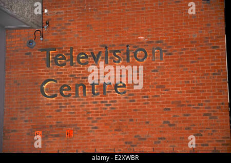 Letzte Nacht der BBC BBC Television Centre in White City nach 53 Jahren des Rundfunks von der Website zu besitzen. Es war Heimat von Shows wie Doctor Who und Strictly Come Dancing. Die Eigenschaft wird in Wohnungen, ein Hotel, ein Kino, Resta umgewandelt. Stockfoto