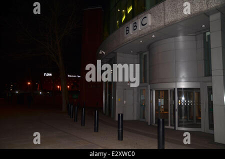 Letzte Nacht der BBC BBC Television Centre in White City nach 53 Jahren des Rundfunks von der Website zu besitzen. Es war Heimat von Shows wie Doctor Who und Strictly Come Dancing. Die Eigenschaft wird in Wohnungen, ein Hotel, ein Kino, Restaurants, Cafés und einen Health Club verwandelt.  Mitwirkende: Atmosphäre wo: London, Vereinigtes Königreich bei: 31. März 2013 Stockfoto