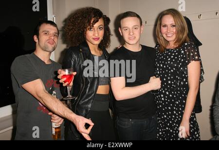 Ciaran Griffiths und Rebecca Atkinson, die spielen Mickey und Karen Maguire in der Channel 4 TV Serie "Shameless", machen einen prominenten Auftritt in Pussycats Nachtclub Telford mit: Ciaran Griffiths, Rebecca Atkinson wo: Telford, Shrops Stockfoto