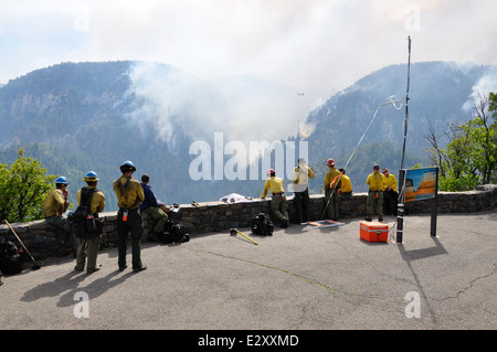 Folie Feuer (Hotshots im Oak Creek Canyon Overlook) Stockfoto