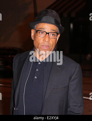 Giancarlo Esposito, am besten bekannt als Medikament Kingpin Gustavo Fring in der AMC-TV-Serie Breaking Bad, verlässt Craigs Restaurant mit seiner Frau Joy McManigal Featuring: Giancarlo Esposito wo: West Hollywood, Kalifornien, USA bei: 2. April 2013 Stockfoto