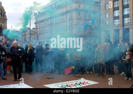 Feierlichkeiten der ehemaligen britischen Premierministerin Margaret Thatcher Tod in George-Platz mit Glasgow: Atmosphäre wo: Glasgow, Schottland bei: 8. April 2013 Stockfoto