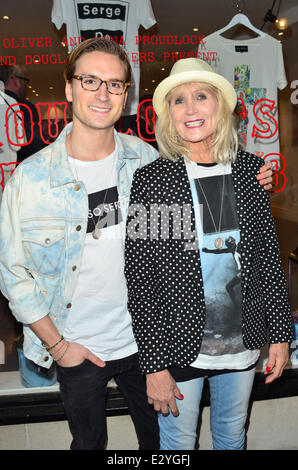 Made In Chelsea Sterne besucht Serge De Nîmes und Oliver Proudlock party mit: Oliver Proudlock, Mama wo: London, Vereinigtes K Stockfoto