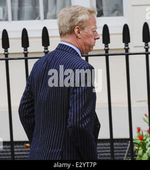 Sir Mark Thatcher mit seiner Frau Sarah-Jane und Kinder Michael und Amanda außerhalb Thatchers Featuring Haus: Sir Mar Stockfoto