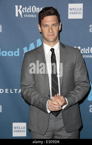 * JUSTIN BARTHA ENGAGED - Bericht THE HANGOVER Star JUSTIN BARTHA engagiert sich laut US-berichten.   Der Schauspieler, 34, vorgeschlagen, Fitnesstrainerin Lia Smith während eines Urlaubs in Big Sur, Kalifornien Anfang Mai (13), und sie sagte ja.   Eine Quelle sagt U Stockfoto