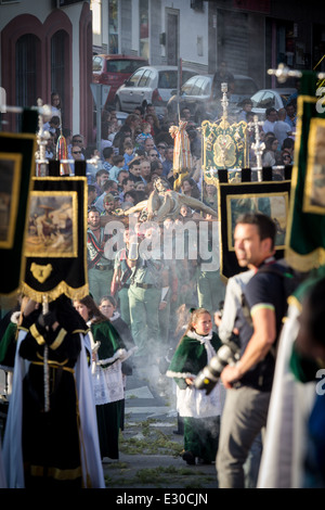 Spanische Legionäre marschieren mit Mena Christus während ein Easter parade Stockfoto