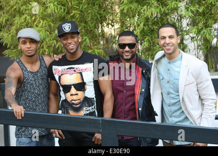 Prominente außerhalb der ITV Studios Featuring: Aston Merrygold, Oritse Williams, Jonathan Gill aka JB, Marvin Humes, JLS wo: London, Vereinigtes Königreich bei: 24. April 2013 Stockfoto