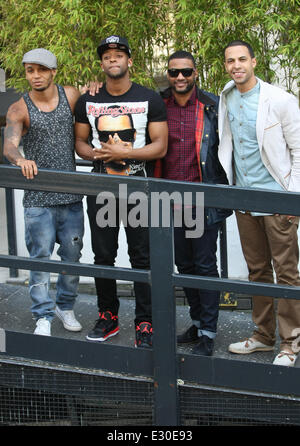 Prominente außerhalb der ITV Studios Featuring: Aston Merrygold, Oritse Williams, Jonathan Gill aka JB, Marvin Humes, JLS wo: London, Vereinigtes Königreich bei: 24. April 2013 Stockfoto