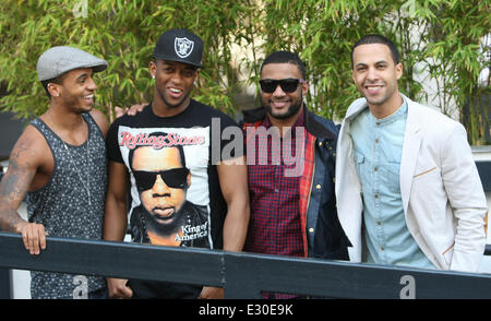 Prominente außerhalb der ITV Studios Featuring: Aston Merrygold, Oritse Williams, Jonathan Gill aka JB, Marvin Humes, JLS wo: London, Vereinigtes Königreich bei: 24. April 2013 Stockfoto