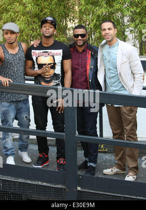 Prominente außerhalb der ITV Studios Featuring: Aston Merrygold, Oritse Williams, Jonathan Gill aka JB, Marvin Humes, JLS wo: London, Vereinigtes Königreich bei: 24. April 2013 Stockfoto