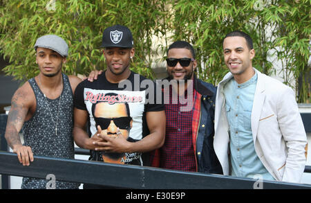 Prominente außerhalb der ITV Studios Featuring: Aston Merrygold, Oritse Williams, Jonathan Gill aka JB, Marvin Humes, JLS wo: London, Vereinigtes Königreich bei: 24. April 2013 Stockfoto