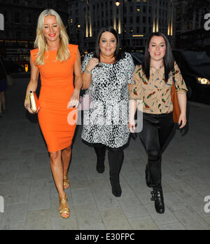 'Streng kommen tanzen Reunion' prominenten Kopf zum Abendessen im Restaurant Featuring STK: Denise van Outen, Lisa Riley, Dani Harmer Stockfoto