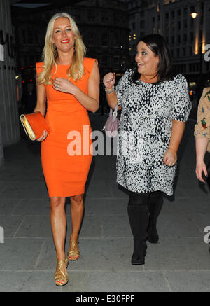 'Streng kommen tanzen Reunion' prominenten Kopf zum Abendessen im Restaurant Featuring STK: Denise van Outen, Lisa Riley Where: London, Vereinigtes Königreich bei: 24. April 2013 Stockfoto