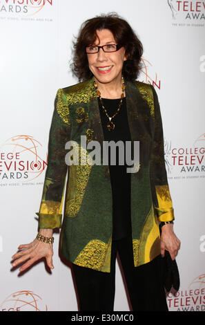 34. College Television Awards Gala im JW Marriott Los Angeles L.A. LIVE - Ankünfte mit: Lily Tomlin wo: Los Angeles, California, Vereinigte Staaten von Amerika bei: 25. April 2013 Stockfoto