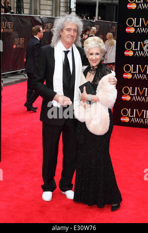 Laurence Olivier Awards 2013 statt an der Königlichen Opernhaus - Ankünfte mit: Brian May, Anita Dobson wo: London, Einheit Stockfoto