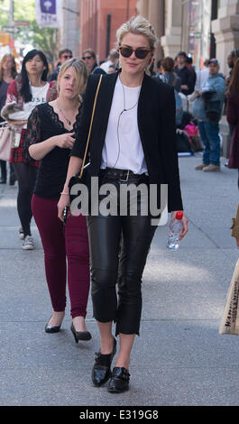 Australische Schauspielerin und model Rachael Taylor zu Fuß das West Village mit: Rachael Taylor Where: New York City, NY, USA bei: 4. Mai 2013 Stockfoto