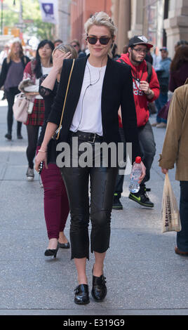 Australische Schauspielerin und model Rachael Taylor zu Fuß das West Village mit: Rachael Taylor Where: New York City, NY, USA bei: 04 Mai 2013ENN.com Stockfoto