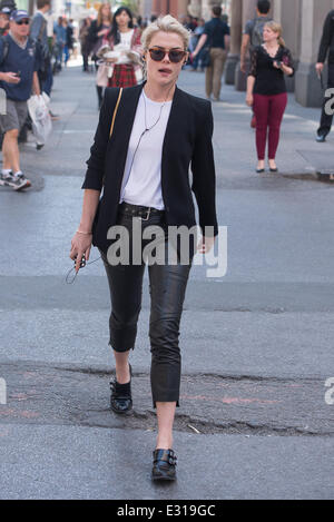 Australische Schauspielerin und model Rachael Taylor zu Fuß das West Village mit: Rachael Taylor Where: New York City, NY, USA bei: 04 Mai 2013ENN.com Stockfoto